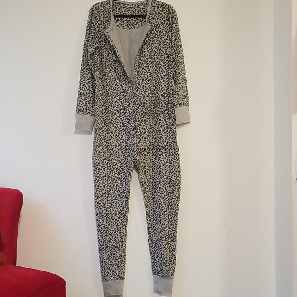 NWOT, VRS Women’s Cheetah Print Jumpsuit, Size M
